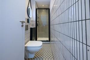 a bathroom with a toilet and a walk in shower at Vancouver Studios in London