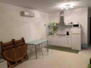 Η κουζίνα ή μικρή κουζίνα στο Wet Dream Escape Scarlino "Cozy Studio Apartment"