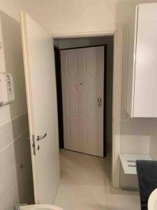Ένα μπάνιο στο Wet Dream Escape Scarlino "Cozy Studio Apartment"