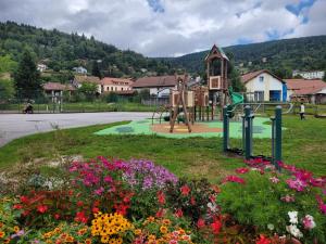 Zona de joacă pentru copii de la Appartement chaleureux au cœur des Hautes Vosges