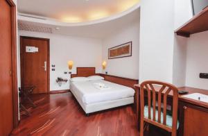 Postel nebo postele na pokoji v ubytování Hotel Carlo Felice Sassari
