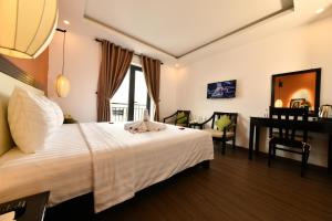 Giường trong phòng chung tại Hoi An Golden Holiday Villa