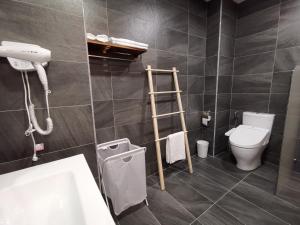 A bathroom at Meets Anping