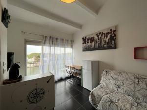 Zdjęcie z galerii obiektu Studio mezzanine 4 couchages, animaux admis, parking sécurisé, proche commerces - FR-1-106-85 w mieście Saint-Cyprien