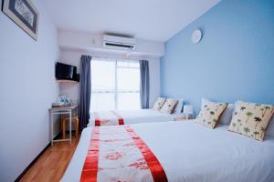 Postel nebo postele na pokoji v ubytování HOTEL AARON通天西