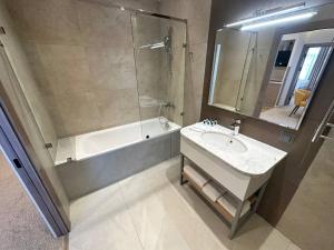 Koupelna v ubytování Apart Hotel Istaravshan + 27 fotografií