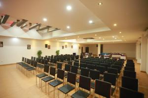 Οι επιχειρηματικές εγκαταστάσεις ή/και οι αίθουσες συνεδριάσεων στο Hotel Finch