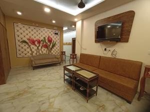 TV a/nebo společenská místnost v ubytování Hotel Maheshwar Darshan