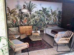 Imagen de la galería de TourTour in the Loire Valley poolside Chalet, en Saint-Avertin