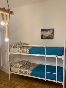 two bunk beds in a room with a wall at Nontiscordardimé Apt in Torre a Mare