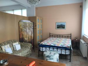 Postel nebo postele na pokoji v ubytování Nondis Room