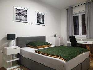 Postel nebo postele na pokoji v ubytování Swan Rooms