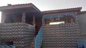 a house with a screened in porch with a window at lugar do descanso in Juqueri-Mirim