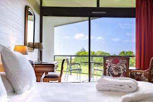 Postel nebo postele na pokoji v ubytování Le Relais Saint Michel