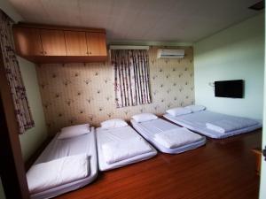 Rúm í herbergi á Tai Yu Ju Bao Fang B&B
