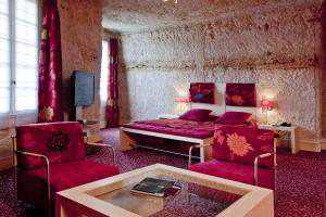 Télévision ou salle de divertissement dans l'établissement Hotel Les Hautes Roches