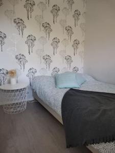 コッコラにあるIhana yksiöのベッドルーム1室(ベッド1台付)、