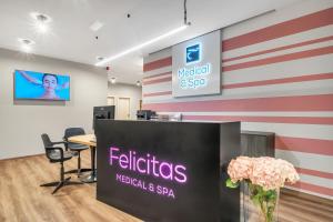 A television and/or entertainment centre at Spa Hotel Felicitas