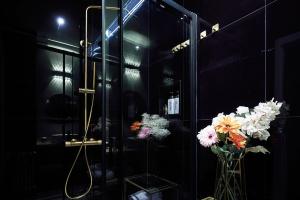 Ванная комната в ChicLife - LILIENBLUM CHIC Borgo Santa Caterina Apartment +21 фотография