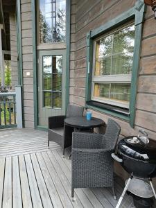 a patio with a table and chairs and a grill at VILLA OLGA in Tahkovuori