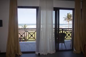 Balkon lub taras w obiekcie Ankoba Beach Hôtel