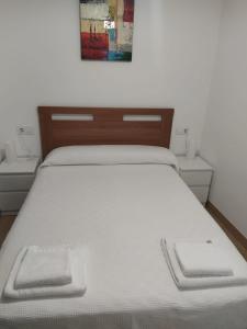 Un ou plusieurs lits dans un hébergement de l'établissement Piso céntrico en Santiago de Compostela