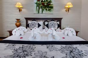 Postel nebo postele na pokoji v ubytování Pars International Hotel