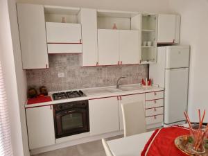 Köök või kööginurk majutusasutuses Chiara Apartment