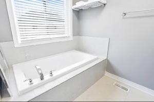 Gallery image of AK Luxury Villa in Niagara Falls