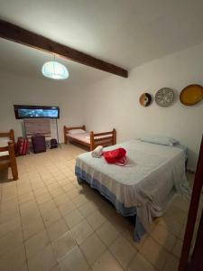 Postel nebo postele na pokoji v ubytování Dar El Pirata Hostel