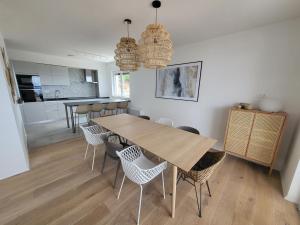 Η κουζίνα ή μικρή κουζίνα στο Kostrena Hills Suite overlooking Kvarner Bay