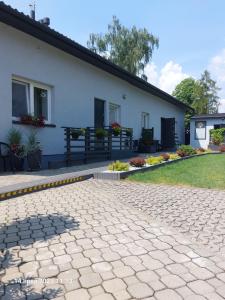 Vonkajšia záhrada v ubytovaní Apartamenty jednopokojowe Aksamitka