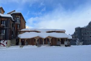 a building covered in snow in a snow covered yard at IMMODREAMS - Chalet Le Grand Paradis - Avoriaz in Avoriaz