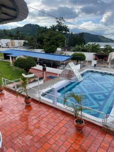 a large swimming pool on top of a building at Hotel La Casona in Chinácota