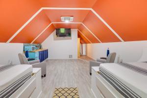 two beds in a room with an orange ceiling at Pet-Friendly Cropwell Retreat on Coosa River! 