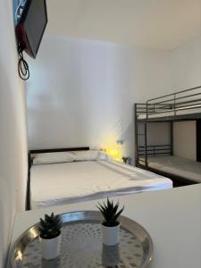 Ένα ή περισσότερα κρεβάτια σε δωμάτιο στο #11 Mini ESTUDIO FAMILIAR AYAMONTE