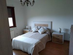 a bedroom with a bed with two pillows on it at Doniños, maravilla del mundo, te esperamos. in Ferrol
