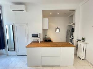 Nice Renting - GRIMALDI - Best Place Heart of Golden Square - AC - Fully Equipped