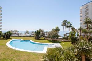 Bazén v ubytovaní Imperator Sea Views Apartments alebo v jeho blízkosti