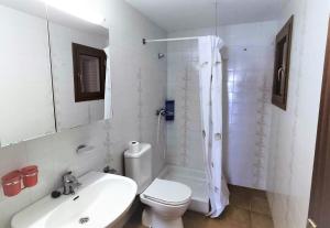 Koupelna v ubytování Apartaments Les Dunes