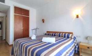 Postel nebo postele na pokoji v ubytování Apartaments Les Dunes