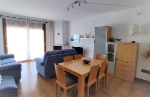 Kuchyň nebo kuchyňský kout v ubytování Apartaments Les Dunes