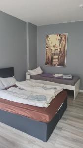 Łóżko lub łóżka w pokoju w obiekcie Flensburg Strandnah 2