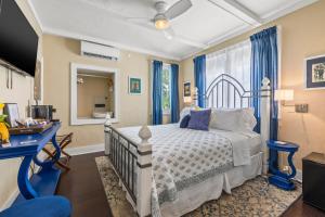 Ένα ή περισσότερα κρεβάτια σε δωμάτιο στο The Kenwood Gables Boutique B&B +47 φωτογραφίες