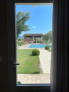 Bazén v ubytování Agriturismo Tenuta Filippi nebo v jeho okolí