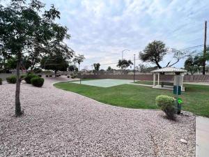 Κήπος έξω από το Gorgeous Abode 3 Bedrooms Hide-out in Mesa