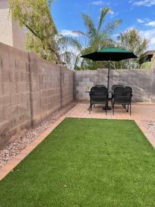 Κήπος έξω από το Gorgeous Abode 3 Bedrooms Hide-out in Mesa