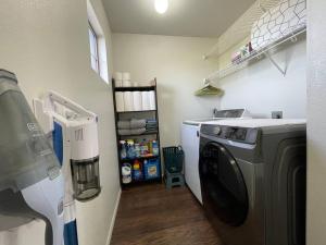 Η κουζίνα ή μικρή κουζίνα στο Gorgeous Abode 3 Bedrooms Hide-out in Mesa