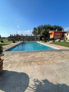 Bazén v ubytování Agriturismo Tenuta Filippi nebo v jeho okolí