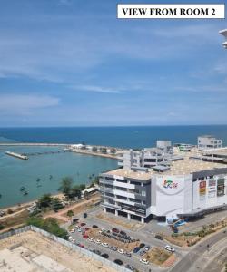 Gallery image of Seaside Haven Homestay Seaview Unit with Pool Opposite KTCC & Mayang Mall - Pangsapuri Ladang Tanjung in Kuala Terengganu